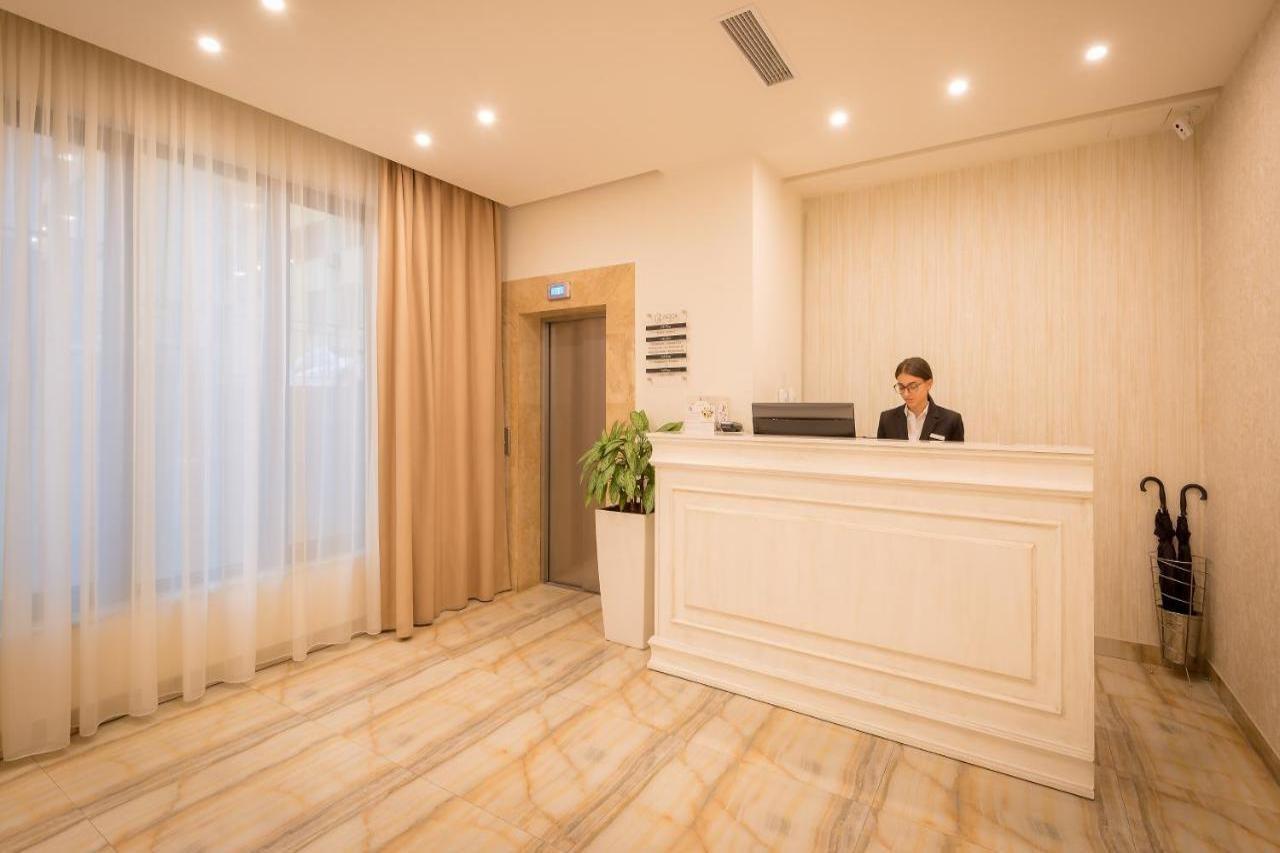 14 Floor Hotel 耶烈万 外观 照片