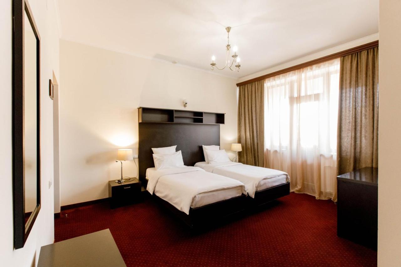 14 Floor Hotel 耶烈万 外观 照片