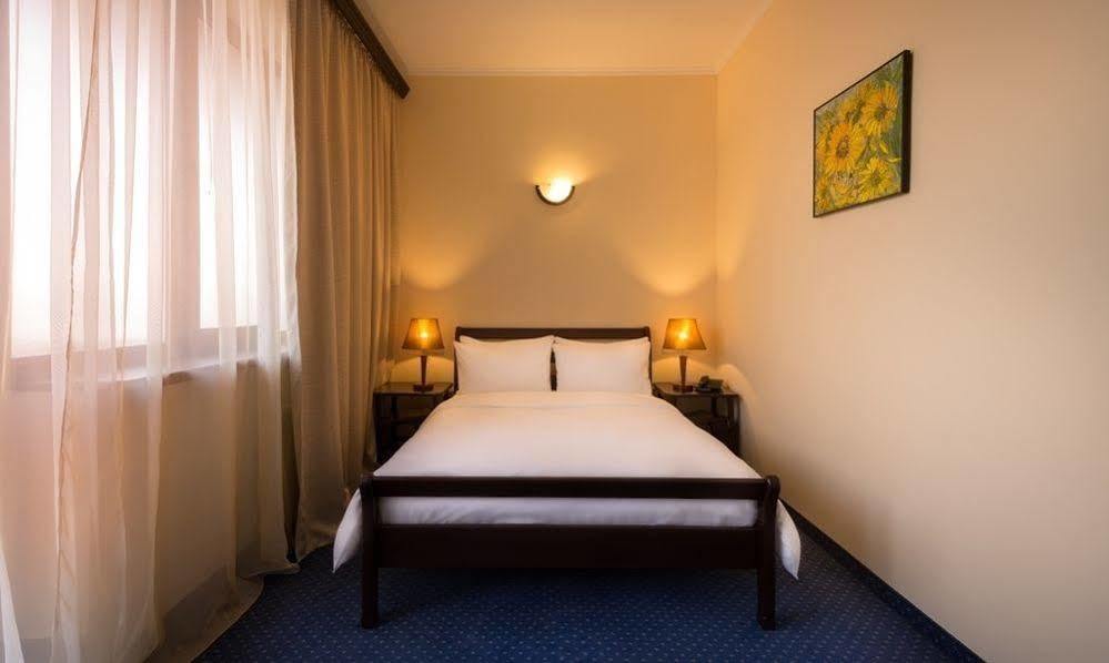 14 Floor Hotel 耶烈万 外观 照片